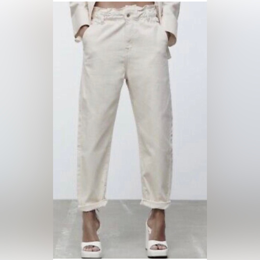 Zara paper bag jeans size 4 in cream.